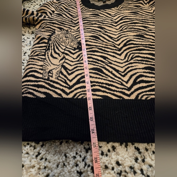Banana Republic Zebra Sweater. Warm, Cozy, Fun sweater. Size S/P. Black & Tan - Picture 7 of 8